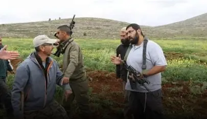 مستوطنون يعتدون على الفلسطينيين وممتلكاتهم بالضفة المحتلة