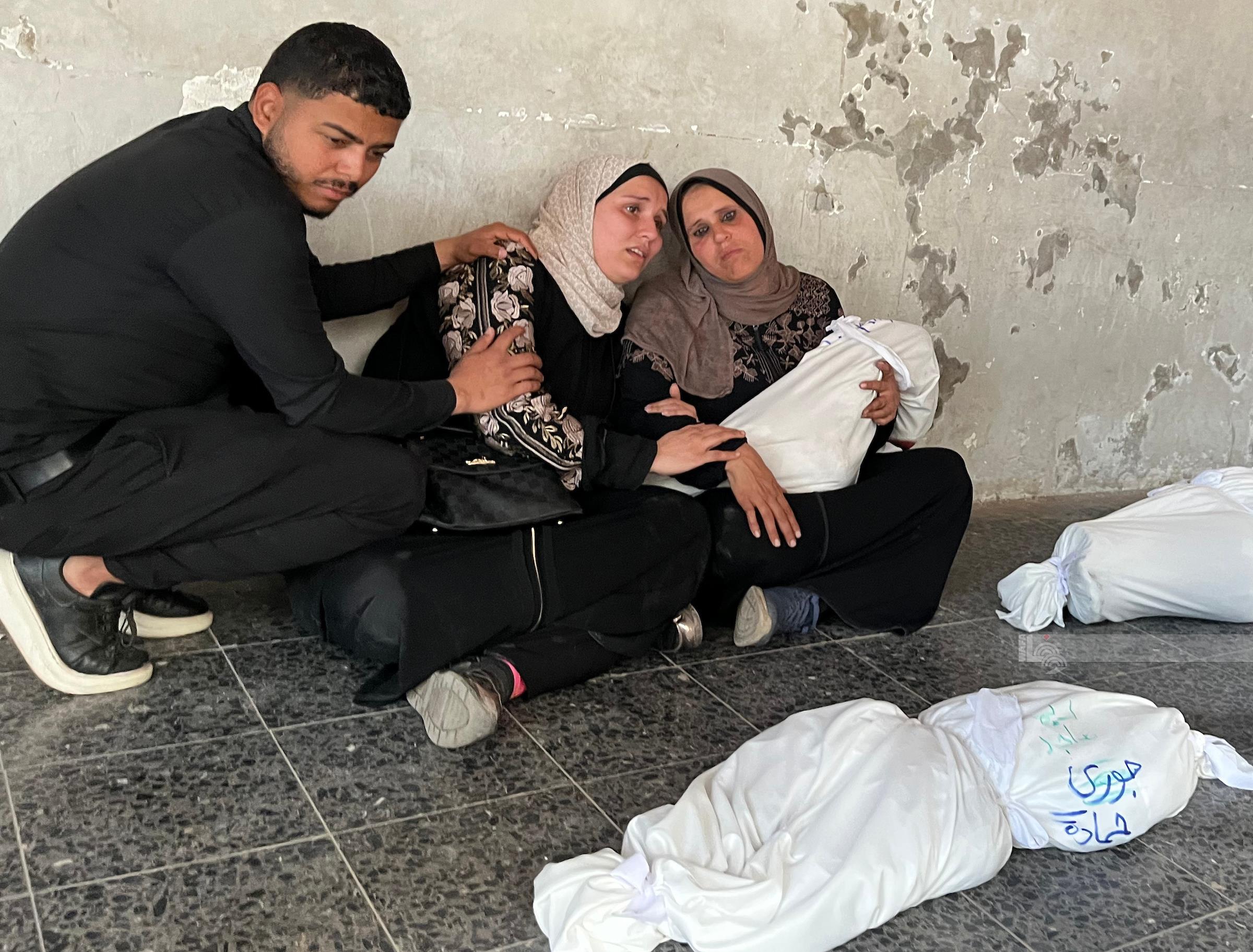 شهداء وجرحى فلسطينيين في قصف العدو الإسرائيلي عيادة للأونروا تؤوي نازحين شمال قطاع غزة