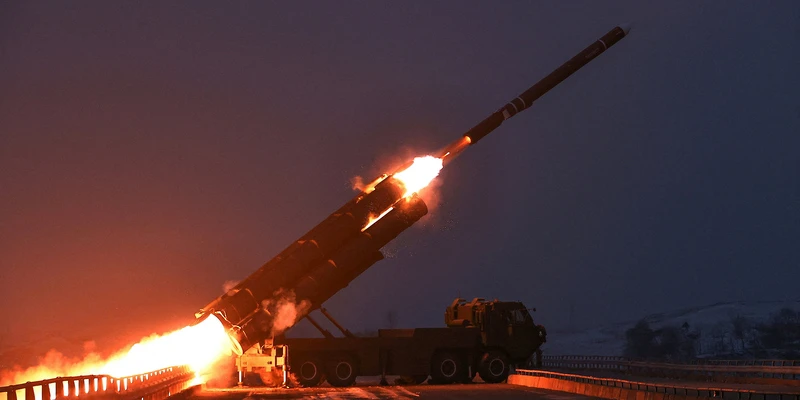 كوريا الشمالية تطلق صواريخ "كروز" استراتيجية بعيدة المدى