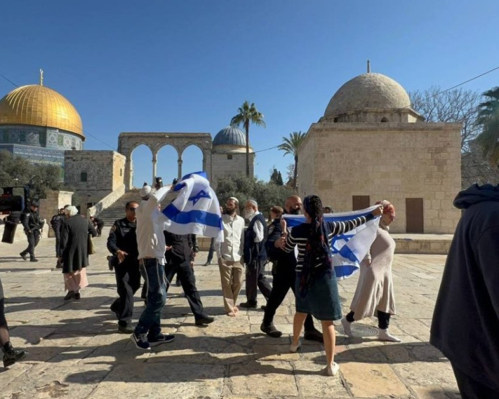 مستوطنون صهاينة يقتحمون "الأقصى"