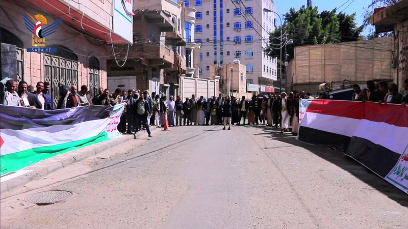 وقفات للمكاتب التنفيذية بأمانة العاصمة تأكيدًا على ثبات الموقف المناصر لغزة وقضايا الأمة