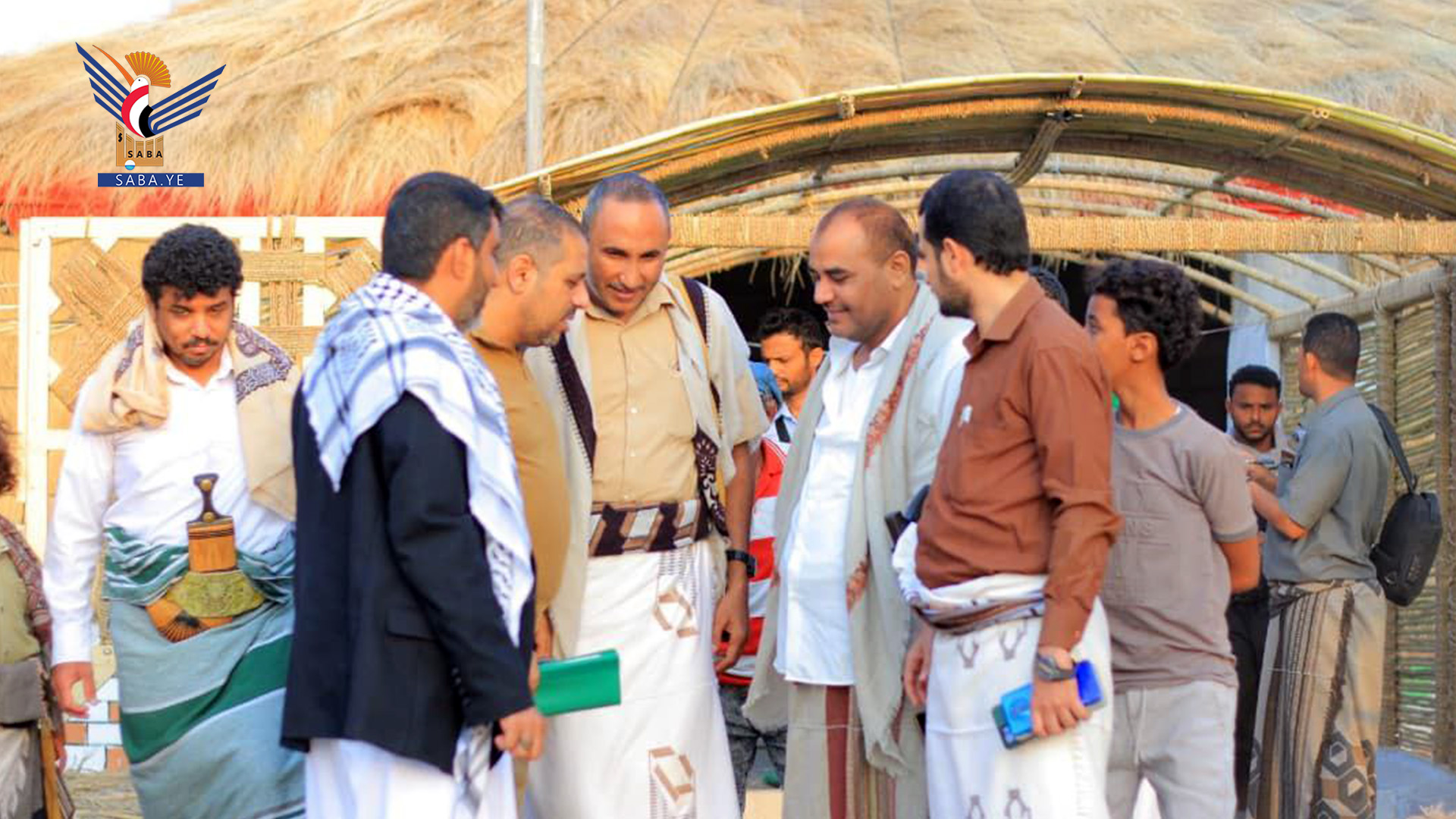 محافظ الحديدة يتفقد سير العمل في الخيمة التراثية بالمركز الثقافي