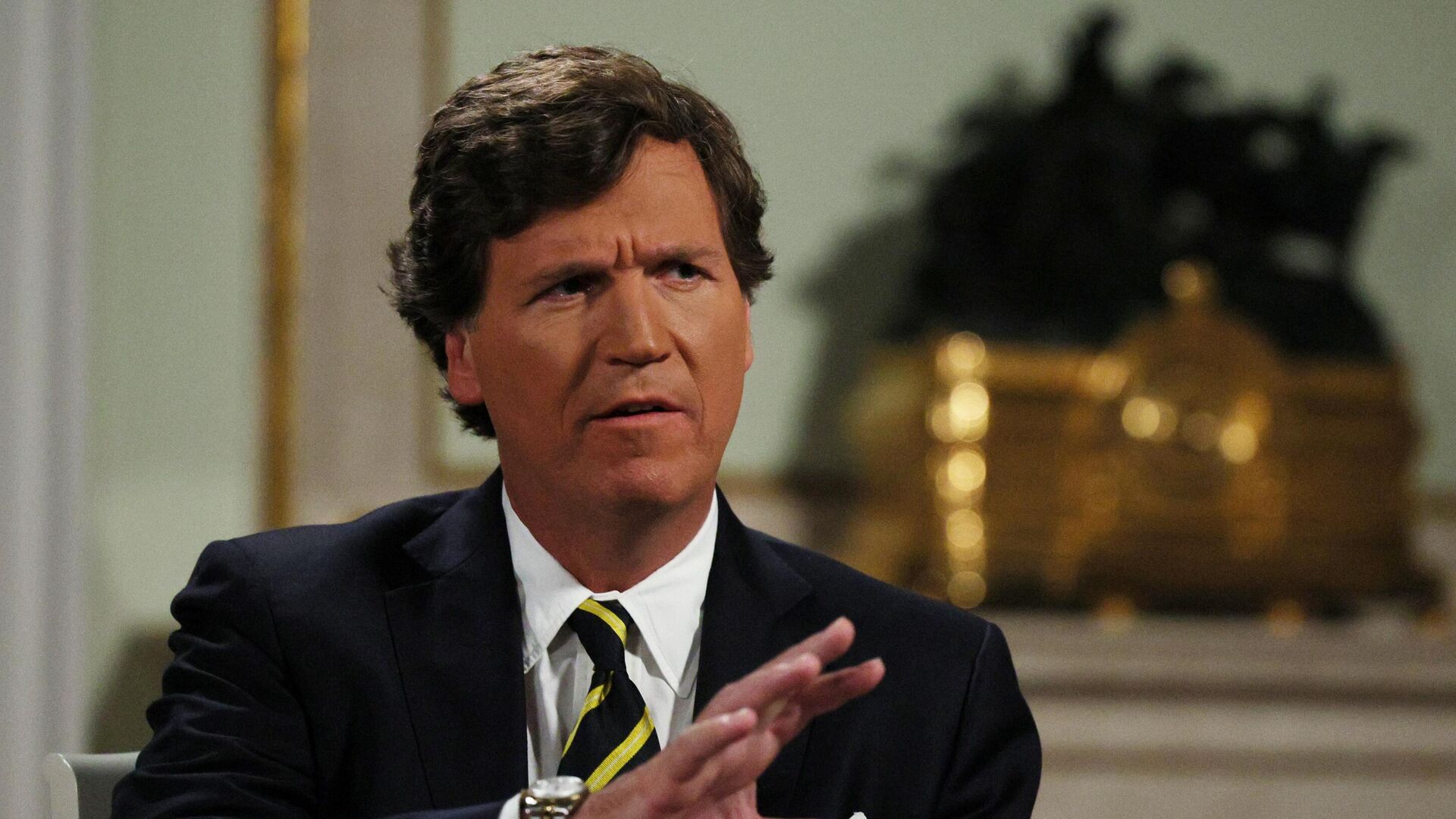 الصحفي الأمريكي تاكر كارلسون يعلن عن مقابلة مع الرئيس الإيراني بعد خلاف علني مع ترامب