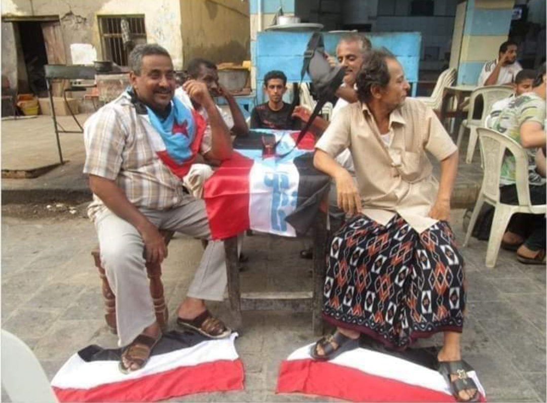 العلم الوطني يُدنس في الجنوب