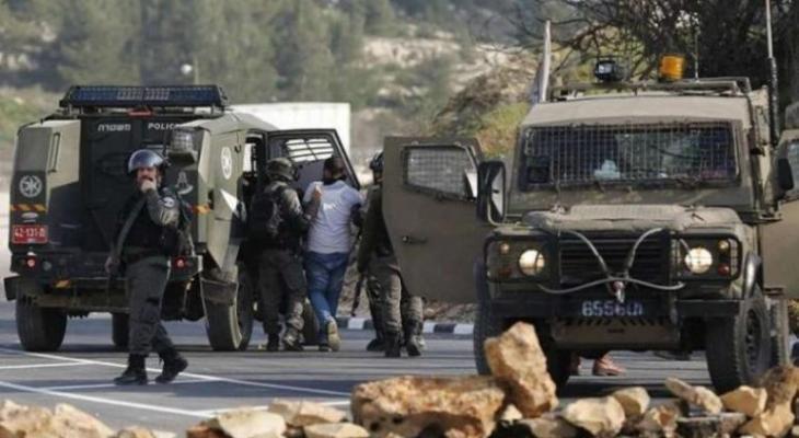العدو الإسرائيلي يعتقل 14 فلسطينيا خلال اقتحامات متفرقة بالضفة
