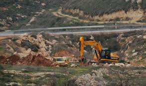 العدو الصهيوني يواصل تجريف أراض شرق سلفيت لصالح توسعة مستعمرة