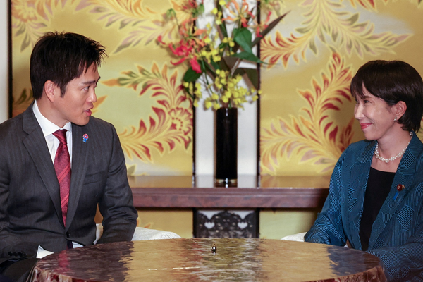 شريك في الائتلاف الحاكم : رئيسة وزراء اليابان ربما تدعو لانتخابات مبكرة