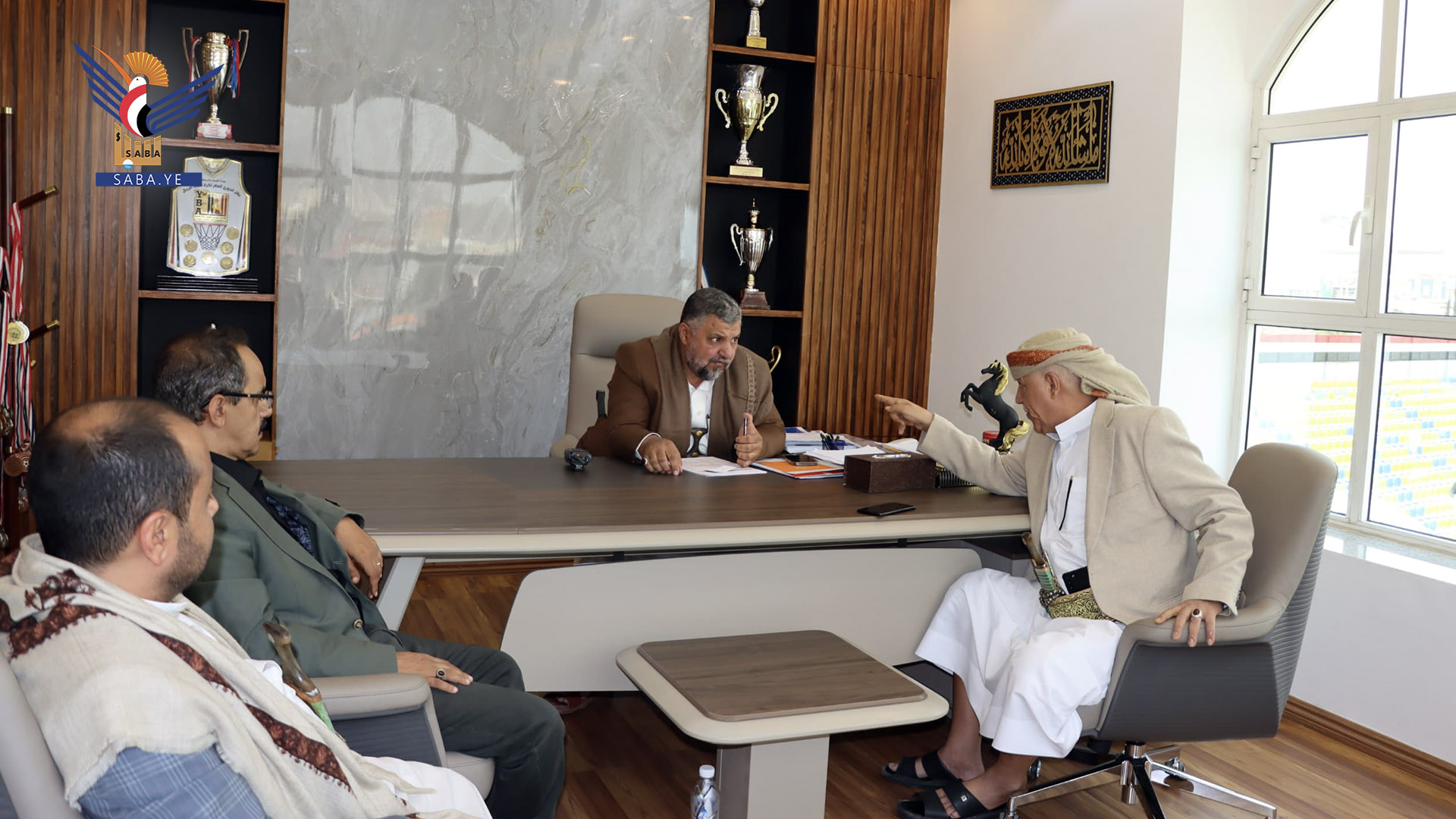 اجتماع لمناقشة أوضاع الشباب والرياضة في محافظة إب