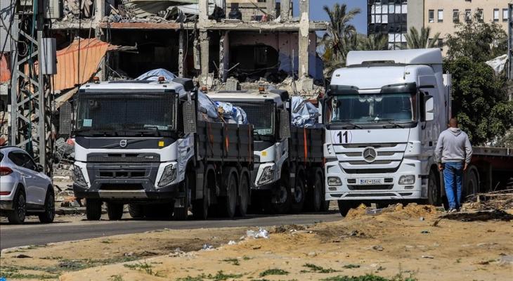 تحت حماية طائرات العدو الصهيوني: سرقة شاحنات طحين كان مقرر توزيعها بغزة