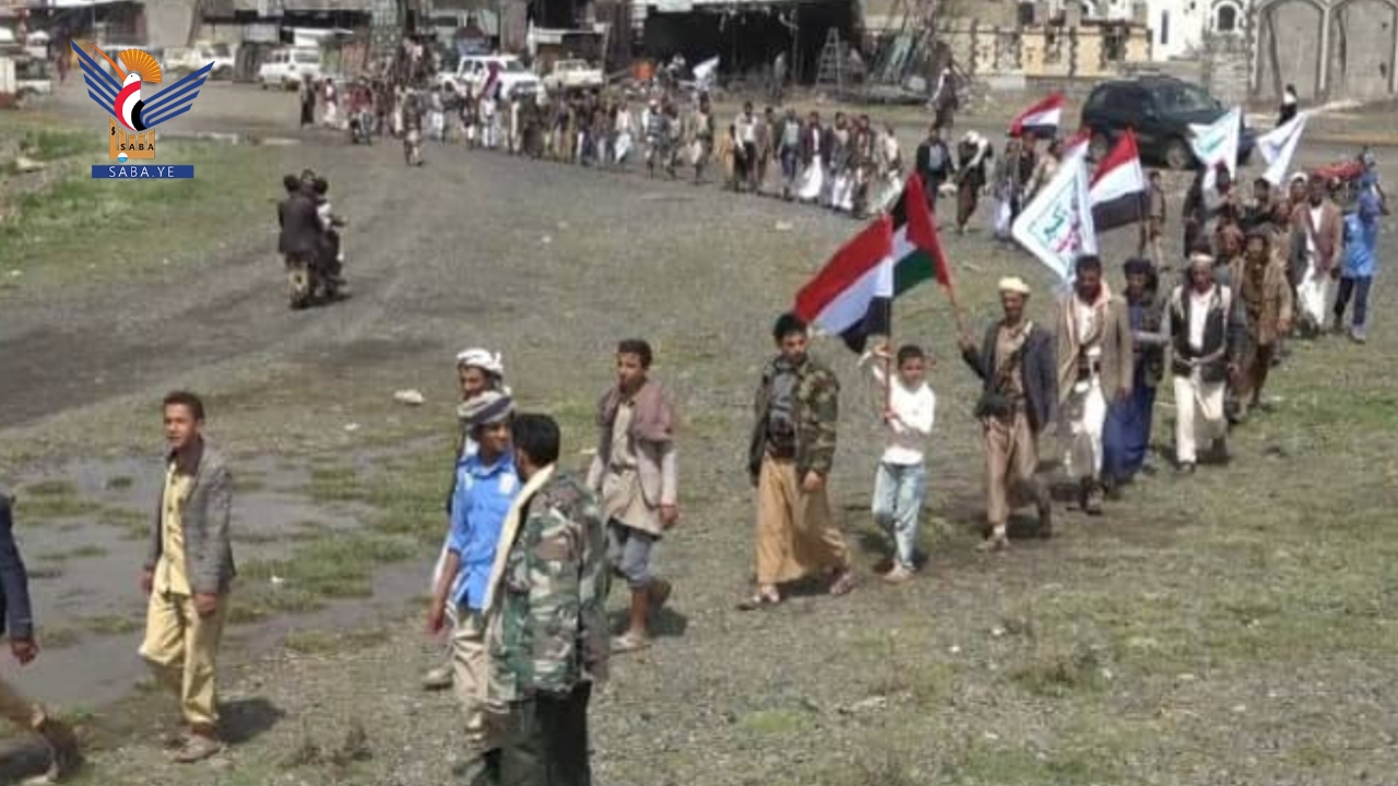 صنعاء .. مسير لخريجي الدورات العسكرية في مديرية بني مطر