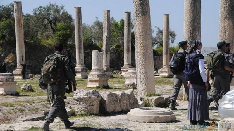 مستوطنون يقتحمون المنطقة الأثرية في سبسطية