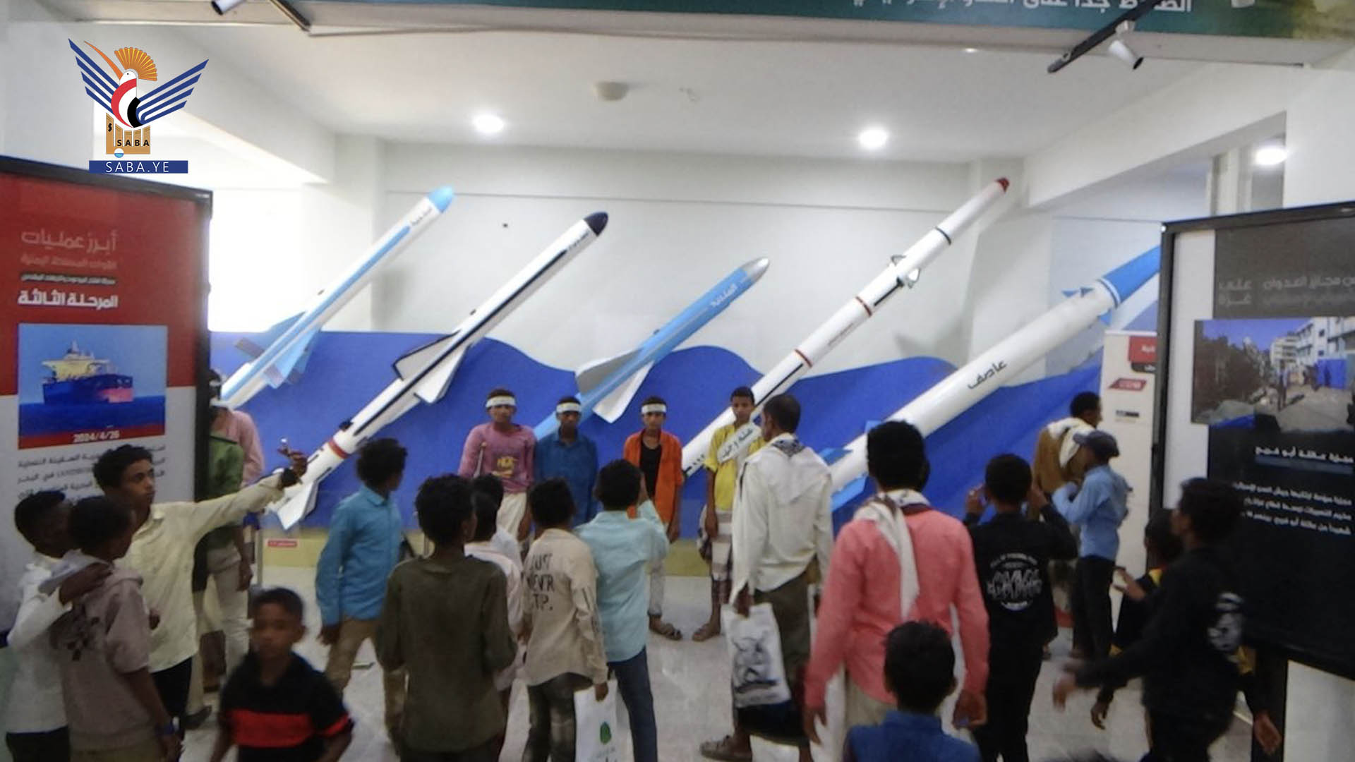 طلاب الدورات الصيفية بالسخنة يزورون معرض الشهيد القائد بالحديدة