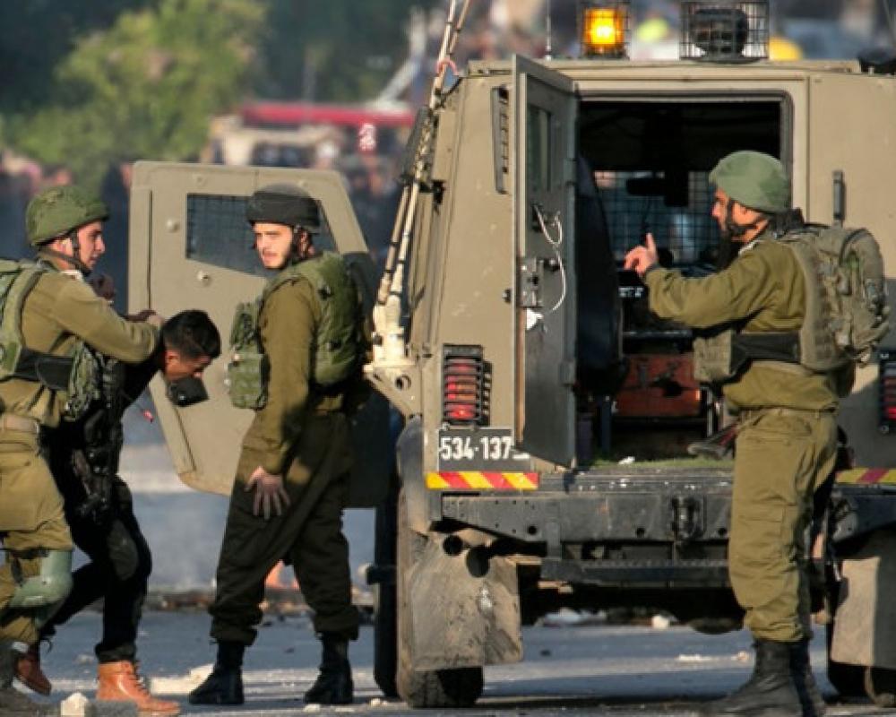العدو الإسرائيلي يعتقل تسعة فلسطينيين في مخيم الفوار جنوب الخليل