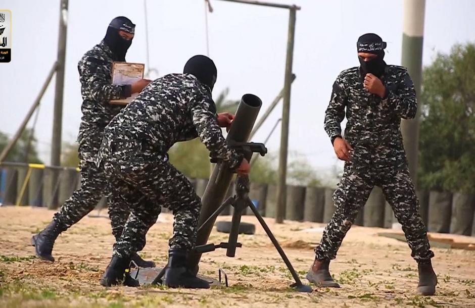 "صلاح الدين" و"شهداء الأقصى" تجددان قصفهما تجمعاً لآليات العدو الصهيوني شرق القرارة