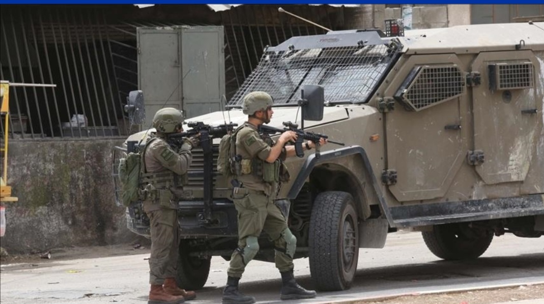تصعيد إسرائيلي في الضفة: اقتحامات واعتقالات وإصابة طفل
