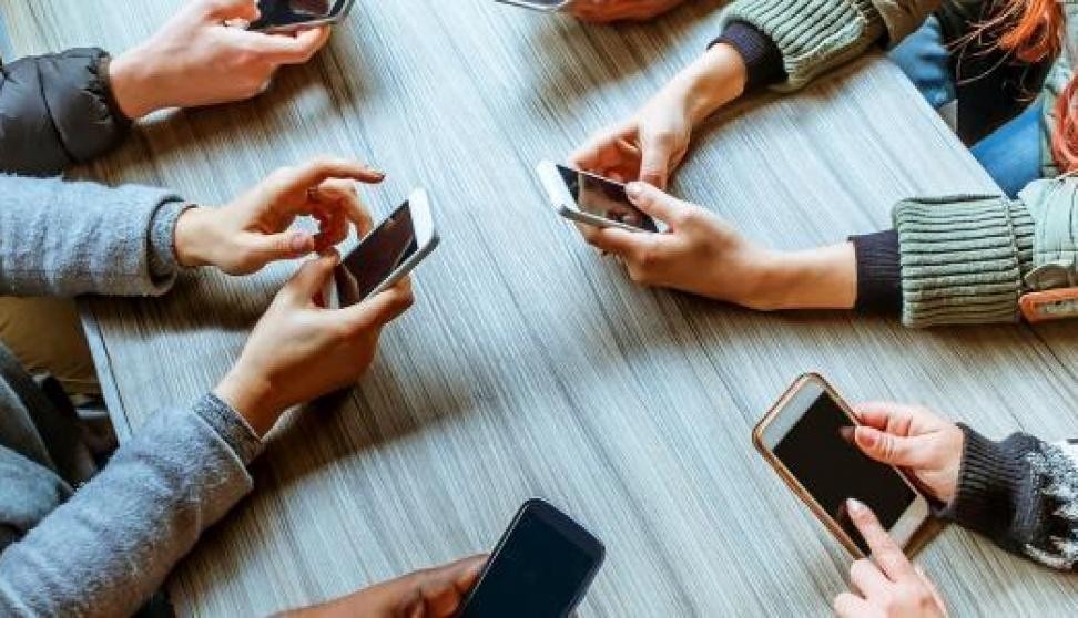 انقطاع الانترنت لليوم السادس عن جنوب ووسط قطاع غزة 