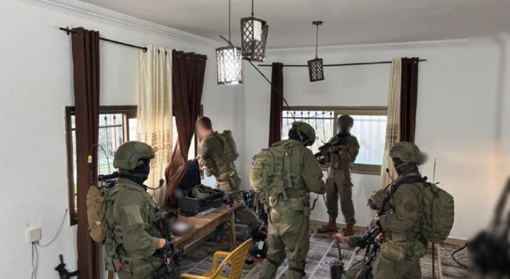 العدو الإسرائيلي يقتحم قباطية ويعتقل والد منفذ عملية بيسان ويحتجز مزارعين شرق طوباس