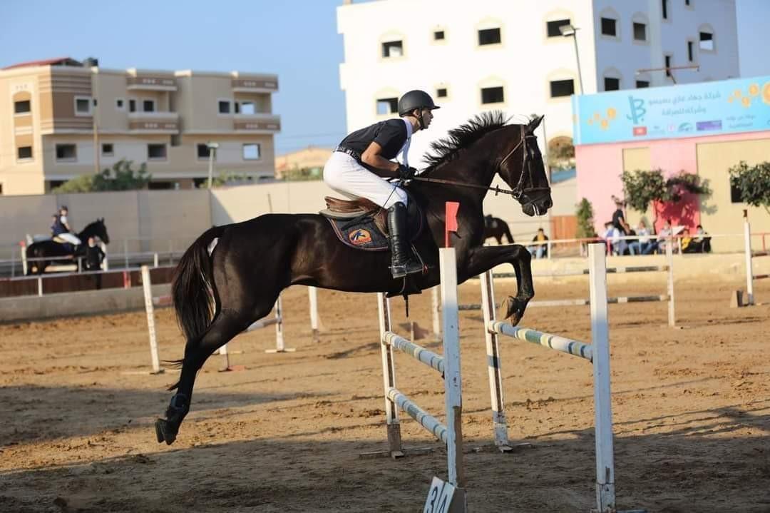 فلسطين تتوج بلقب بطولة آسيا للفروسية للقفز على الحواجز