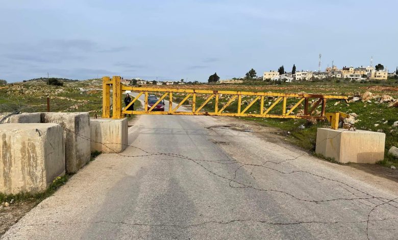 العدو الإسرائيلي ينصب حاجزا عسكريا عند مدخل النبي صالح شمال رام الله .. ومستوطنون يهاجمون منزلا في بورين جنوب نابلس