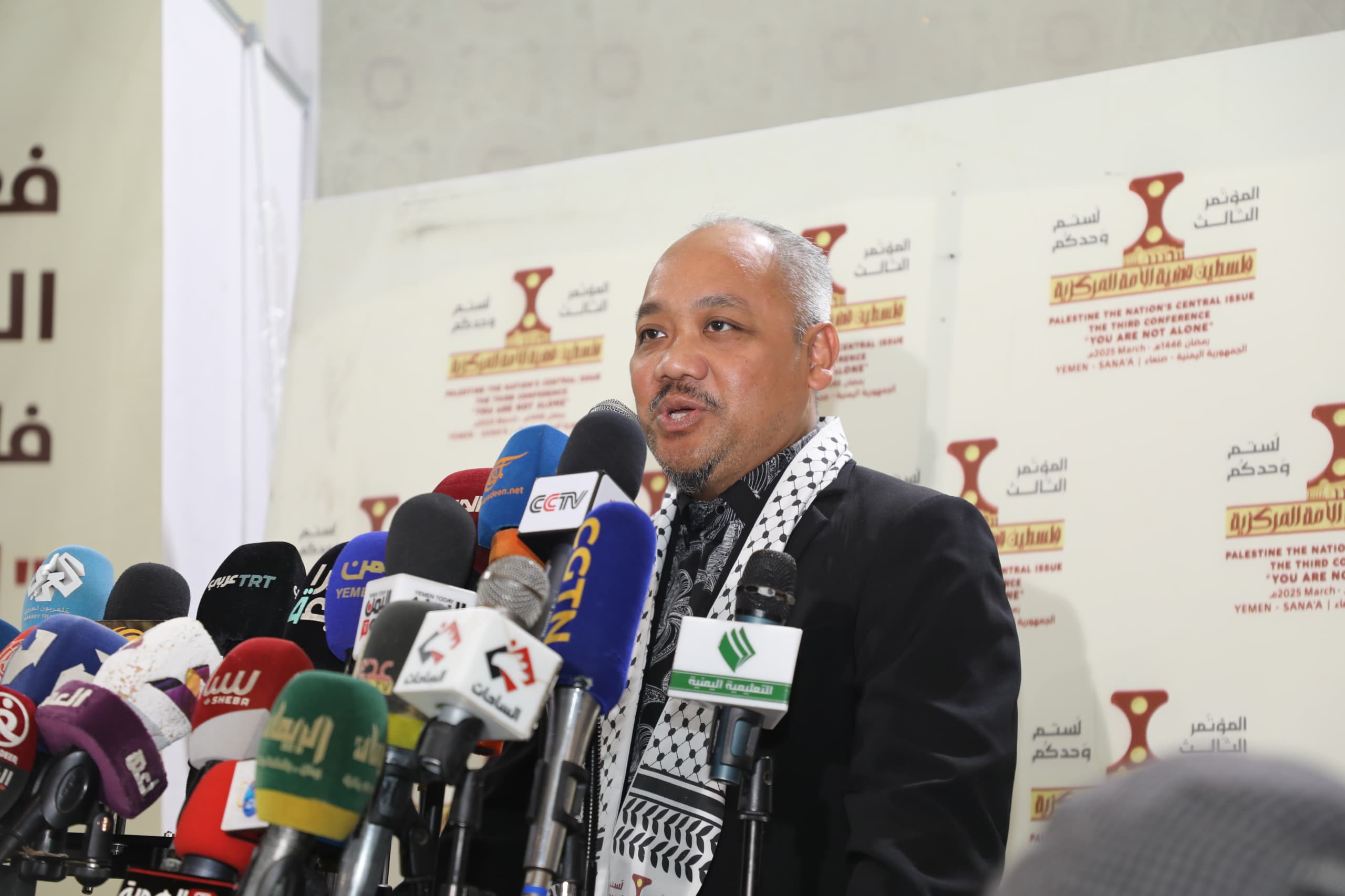 رئيس مركز دراسات القدس بجامعة ماليزي يشيد بشجاعة اليمنيين في محاربة الوحشية الصهيونية والفاشية الأمريكية