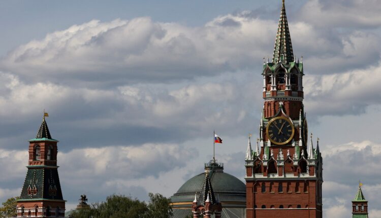 "الكرملين": الوضع المتدهور في أوكرانيا يحتم عليها التفكير في الاقتراح الروسي للسلام