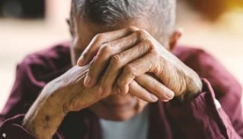 دراسة: استخدام التكنولوجيا مع التقدم في السن قد يقلل من خطر الإصابة بالخرف