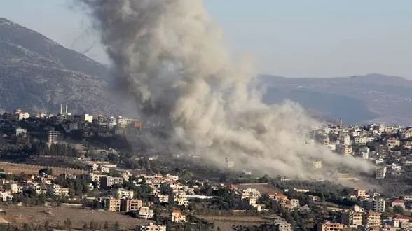 لبنان.. العدو الإسرائيلي ينفذ تفجيرات في مجدل زون وطلوسة ويشن غارة على المنصوري
