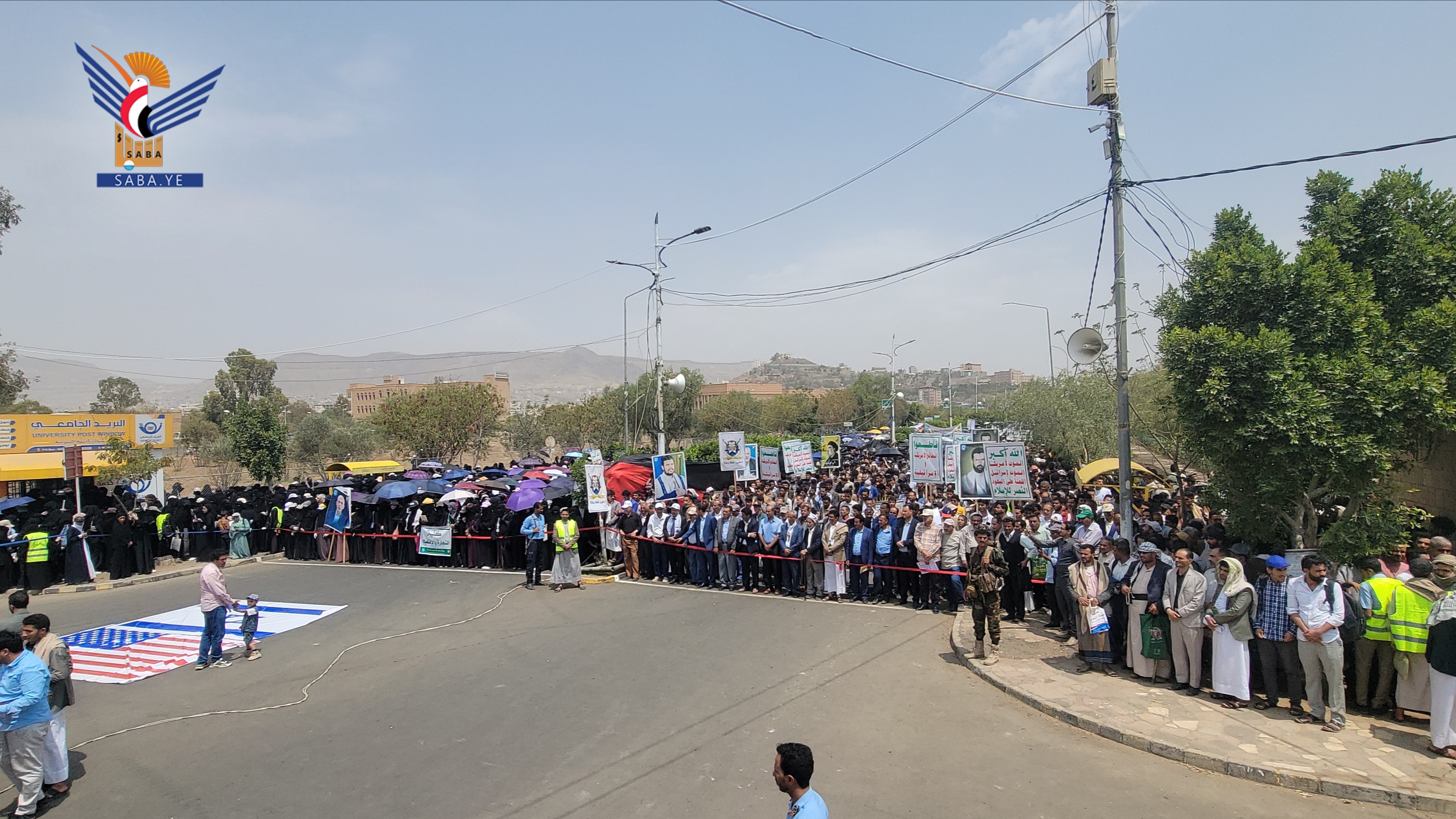 مسيرة طلابية حاشدة في جامعة صنعاء نصرة لغزة