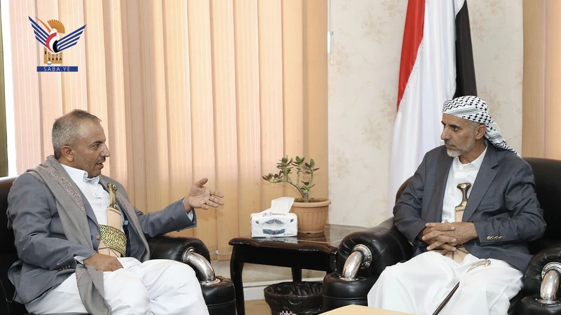 القائم بأعمال رئيس الوزراء يطّلع على سير تنفيذ عملية الدمج بوحدات الخدمة العامة