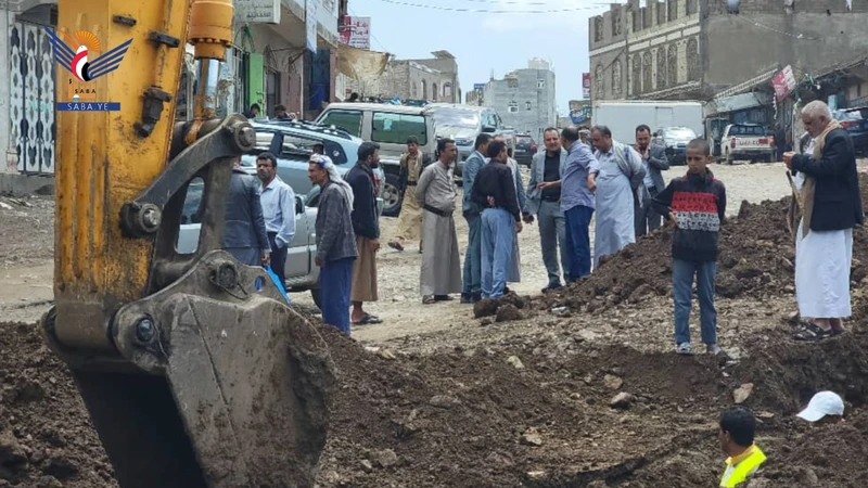 تفقد أعمال إعادة تأهيل طريق إب – العدين في منطقة رأس مشورة