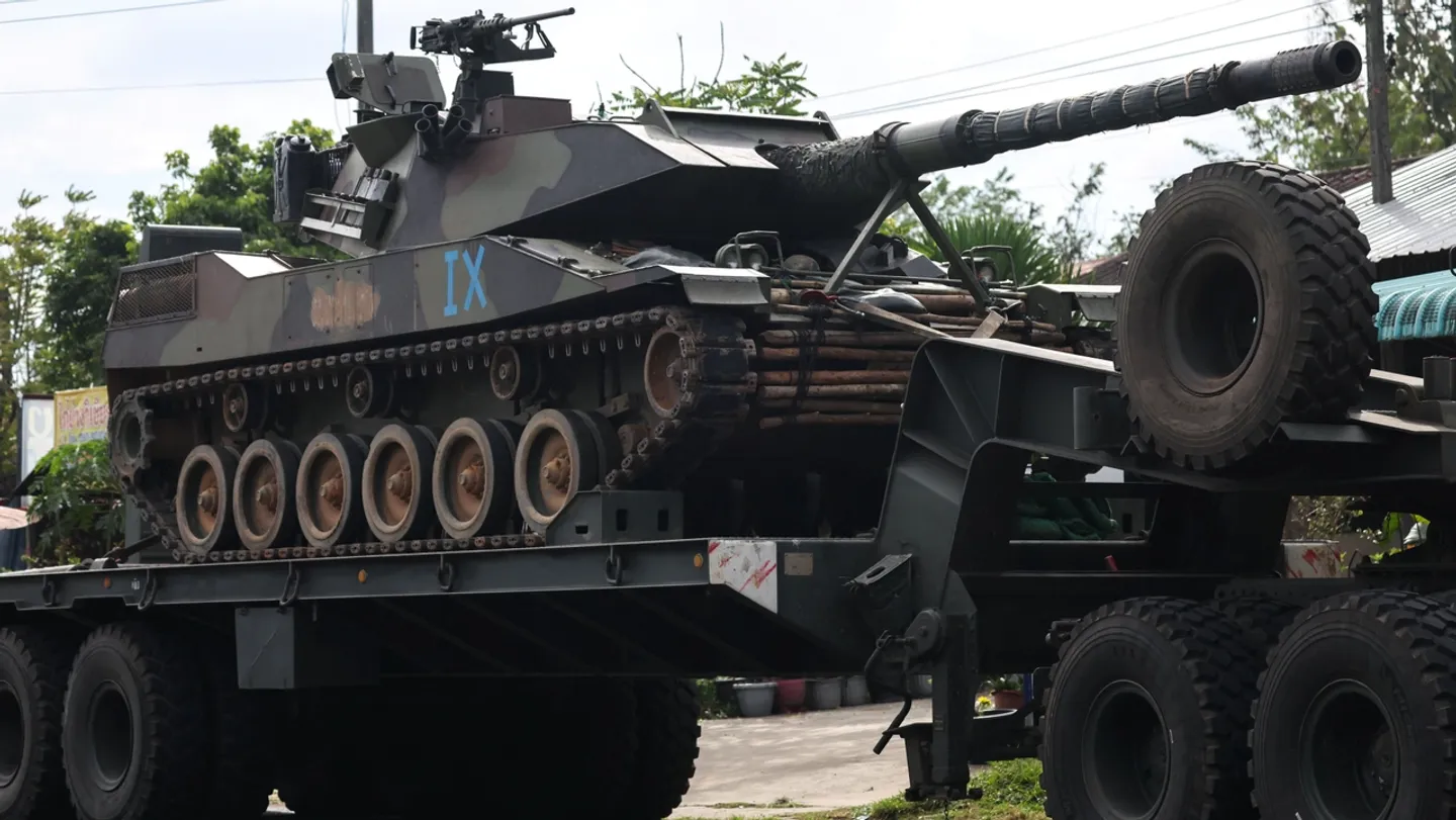 تايلاند تعلن حظر تجول مع توسع نطاق القتال على الحدود مع كمبوديا