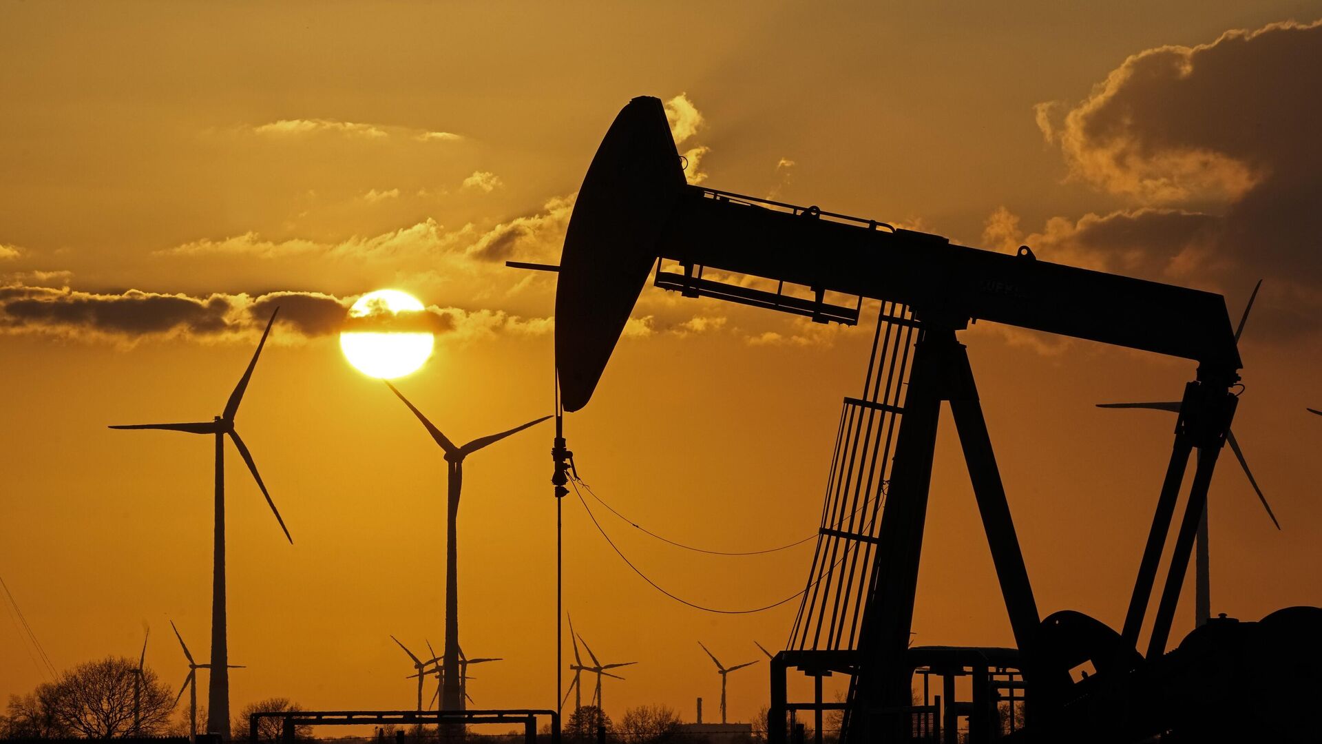 8 دول في "أوبك+" تقرر رفع القيود وزيادة إنتاجها النفطي