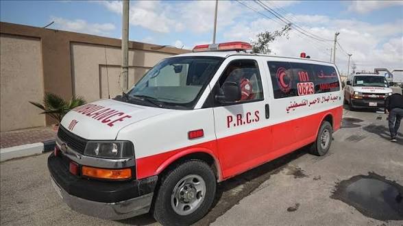 "الهلال الأحمر": مغادرة 17 مريضًا فلسطينيا مع مرافقيهم عبر معبر رفح