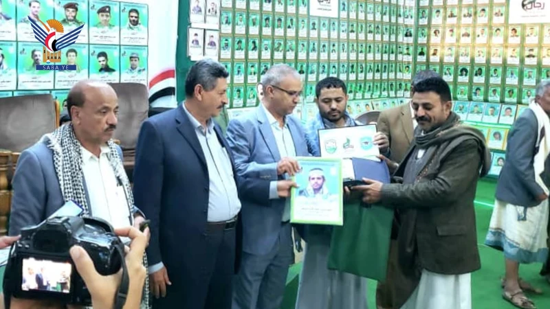 جامعة إب تكرم أسر شهداء منتسبيها