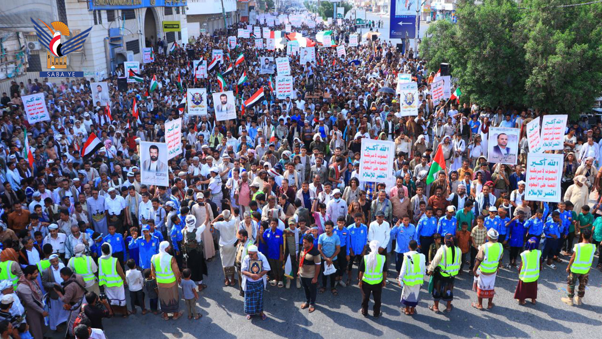 مسيرات في 235 ساحة بالحديدة تبارك انتصار إيران وتؤكد الثبات مع غزة حتى النصر
