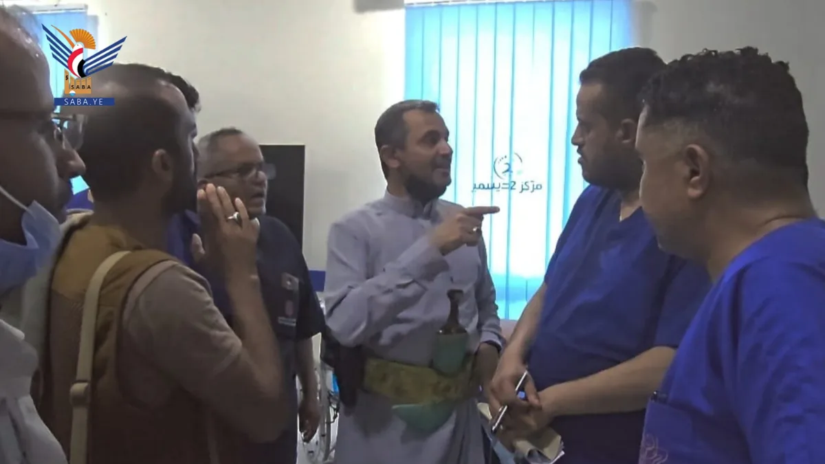 نائب وزير الصحة يطلع على مستوى الخدمات المقدمة في مستشفى الخوخة بالحديدة