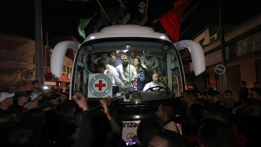 العدو الصهيوني يشن حملة ترهيب بحق أهالي الأسرى المحررين بالضفة الغربية