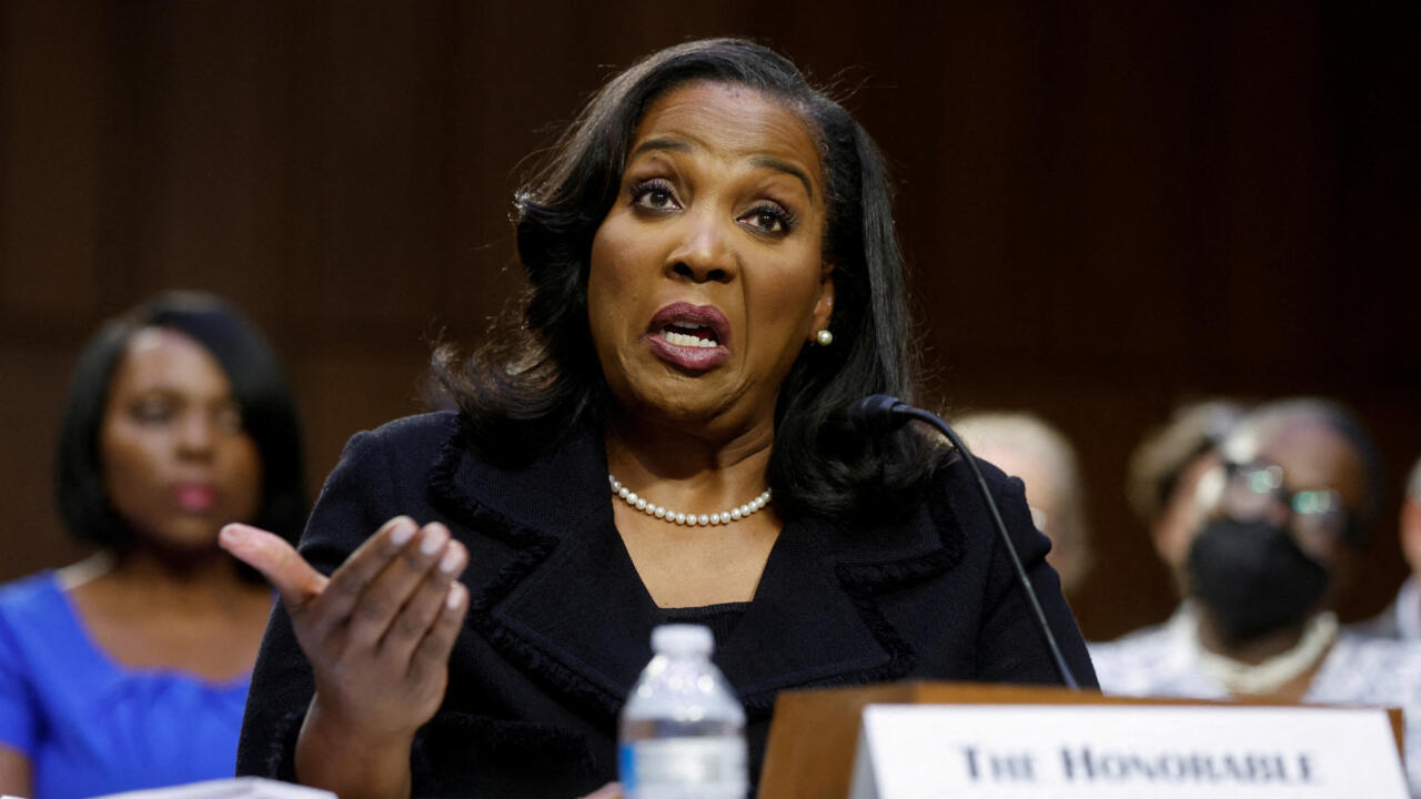 ترامب يقيل ليزا كوك من عضوية مجلس حكام الاحتياطي الفدرالي والأخيرة ترفض مغادرة منصبها