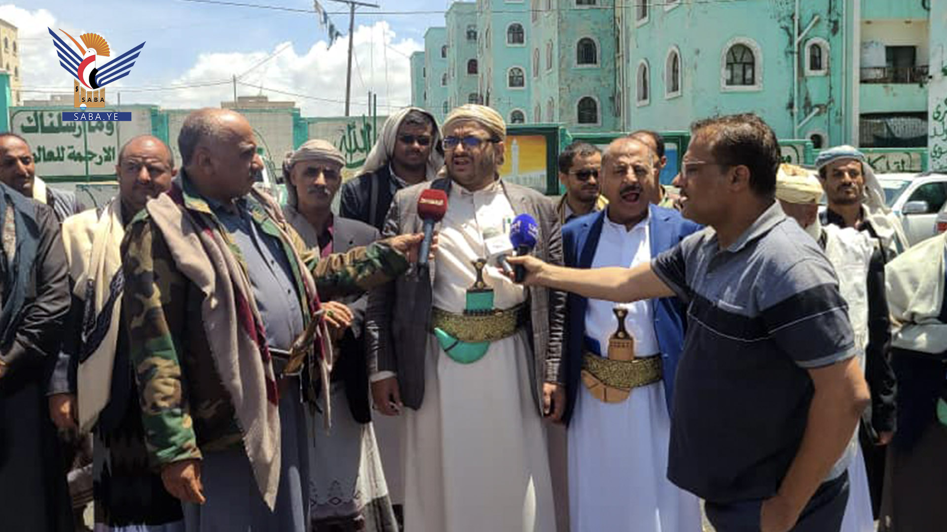 المساوى يستقبل 11 أسيراً من أبناء الحجرية ممن وجه قائد الثورة بإطلاق سراحهم