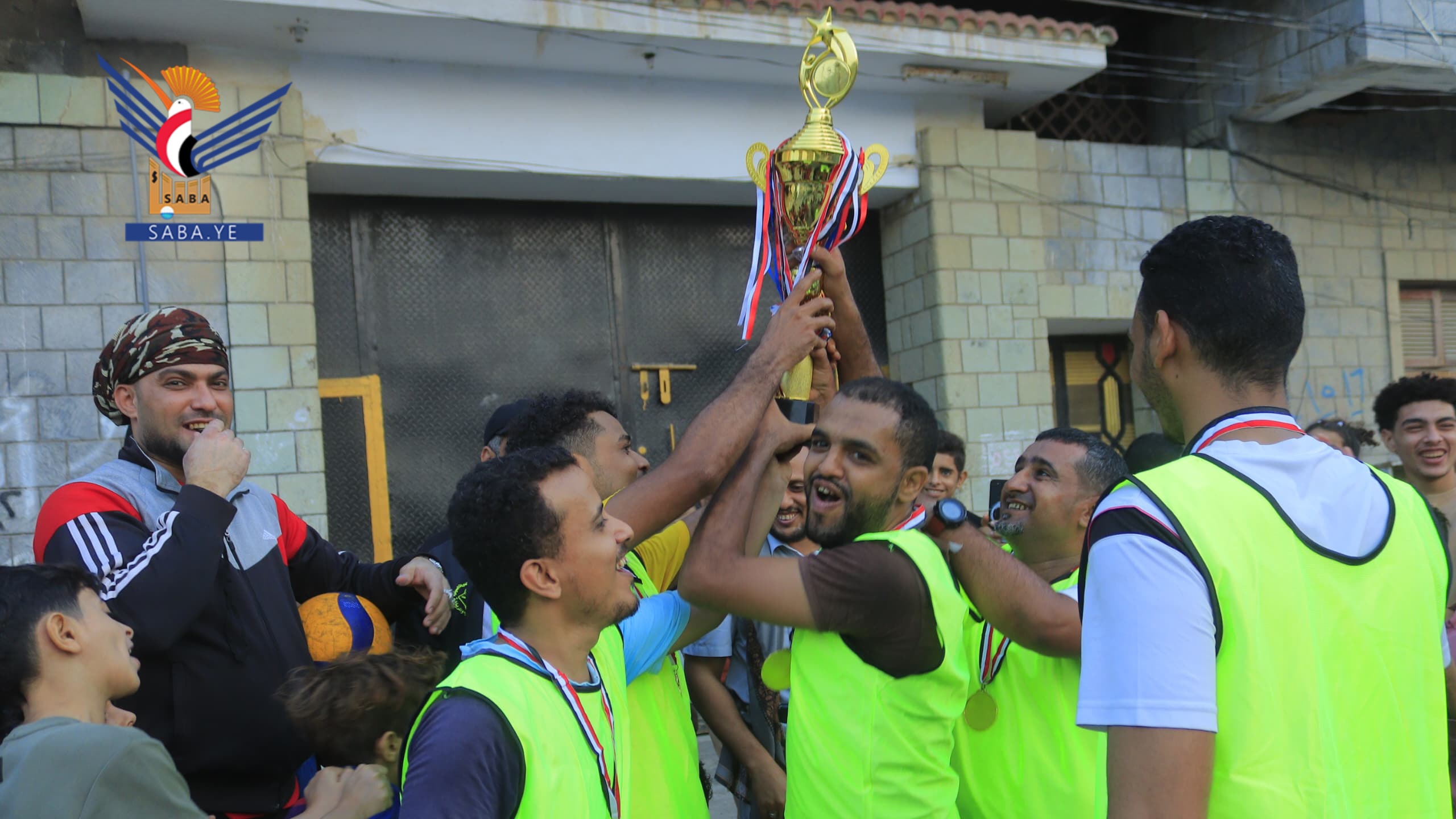  أصدقاء الكحلاني يتوج بكأس بطولة يوم القدس العالمي للكرة الطائرة بالحديدة