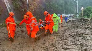 إعصار راغاسا يعطل العمل ويشل حركة المواصلات بمدن كبيرة في جنوب الصين