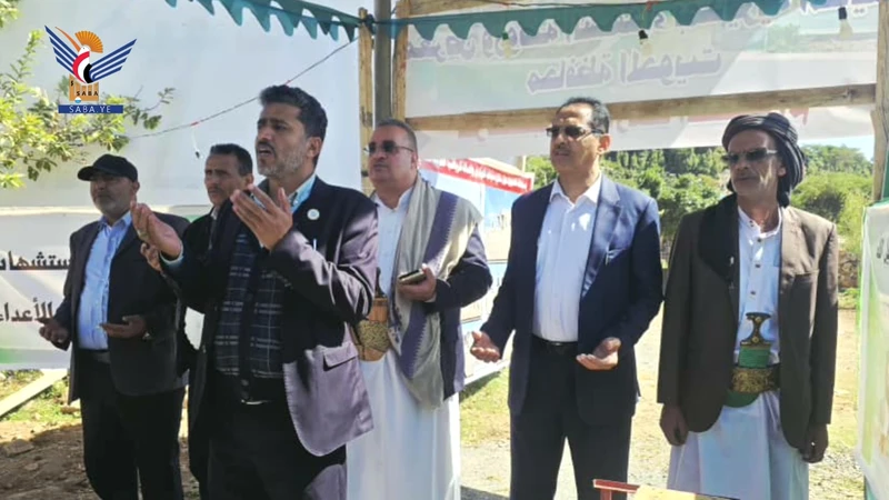 قيادة جامعة المحويت تزور روضة الشهداء بالمدينة