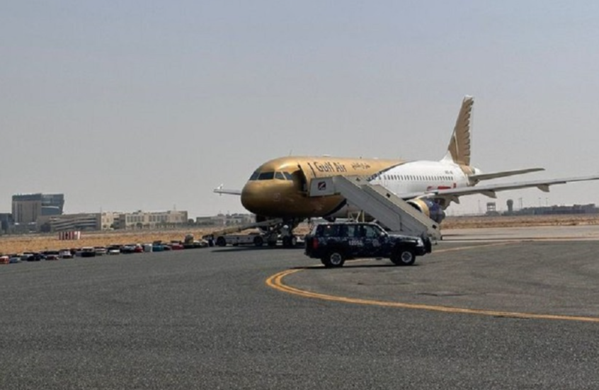 هبوط طائرة بسلام في مطار الكويت بعد إبلاغ عن قنبلة على متنها هبوط طائرة بسلام في مطار الكويت بعد إبلاغ عن قنبلة على متنها