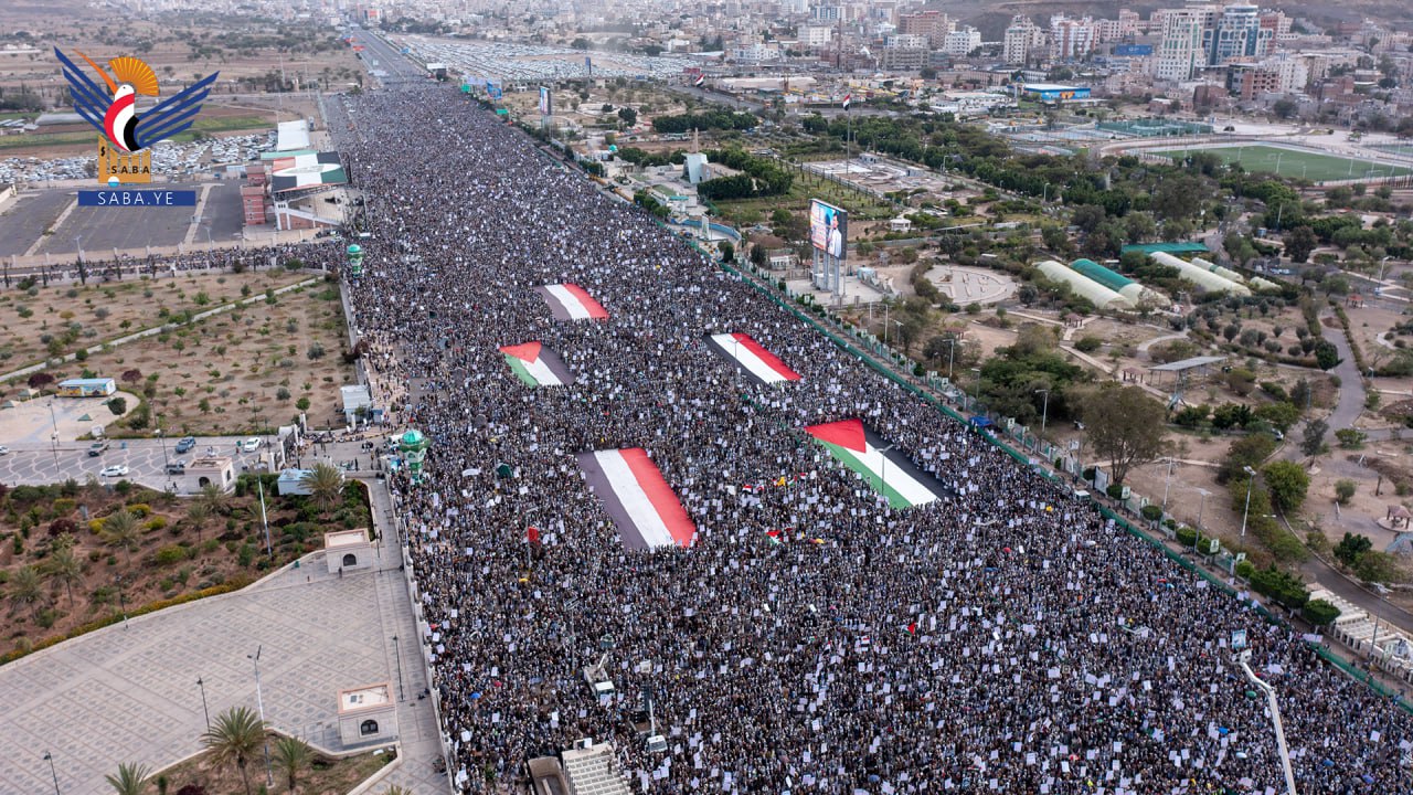 مسيرات غير مسبوقة بالعاصمة والمحافظات تؤكد ثبات الشعب اليمني مع غزة رغم أنف الأمريكي