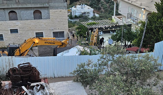 سلطات العدو الإسرائيلي تهدم منزلا في أم الفحم بأراضي الـ48