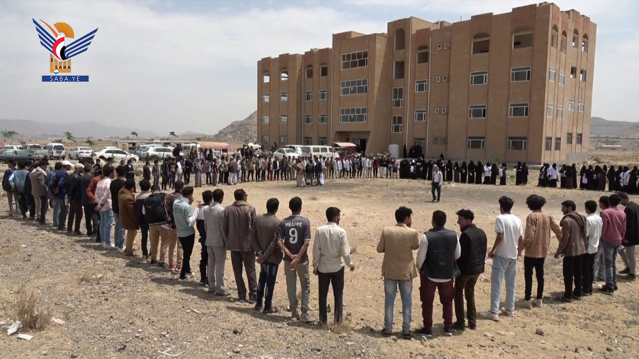 وقفة بكلية مجتمع سنحان وبلاد الروس في محافظة صنعاء تضامنًا مع غزة