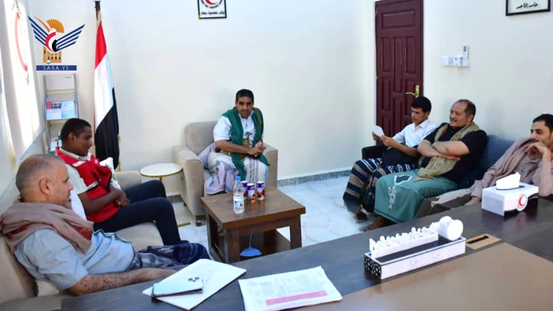 مناقشة تدخلات جمعية الهلال الأحمر بمحافظة الحديدة