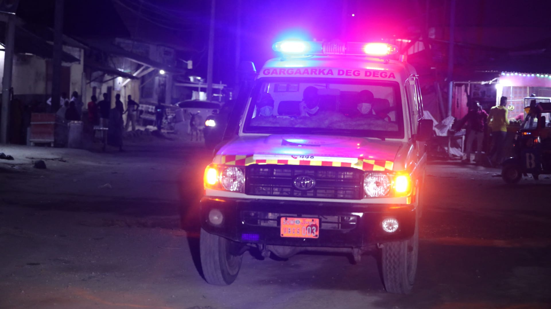 مقتل 20 شخصا على الأقل جراء تفجير انتحاري في مقديشو