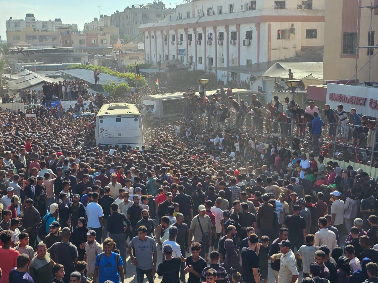 خان يونس تستقبل الأسرى الفلسطينيين المحررين في صفقة التبادل