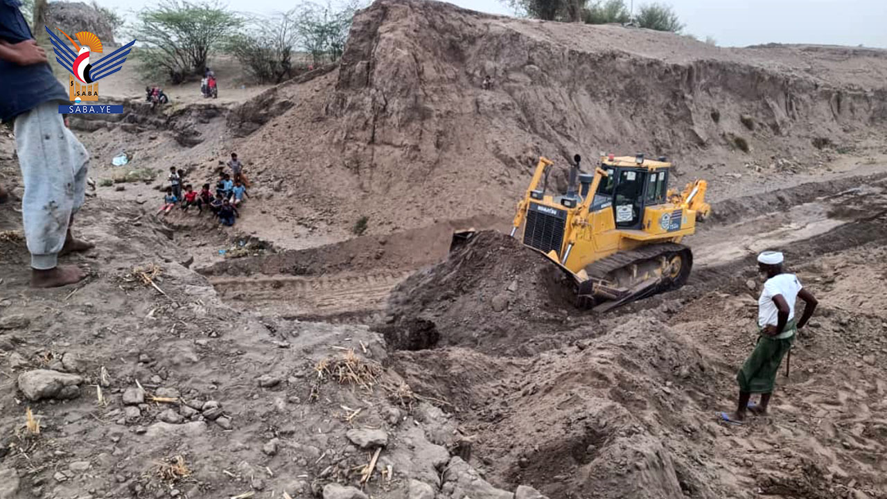 تنفذ مبادرة مجتمعية لاستصلاح الأراضي وقنوات الري في الجراحي بالحديدة